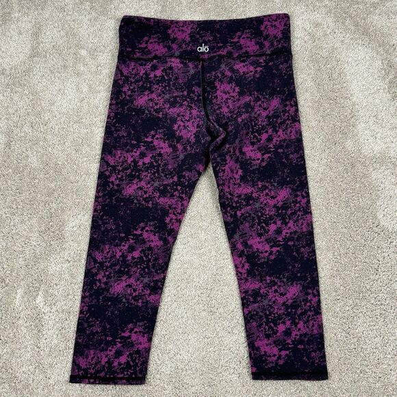 Alo Yoga Capri Leggings Purple Tie Dye Camo Size Small - Picture 3 of 4